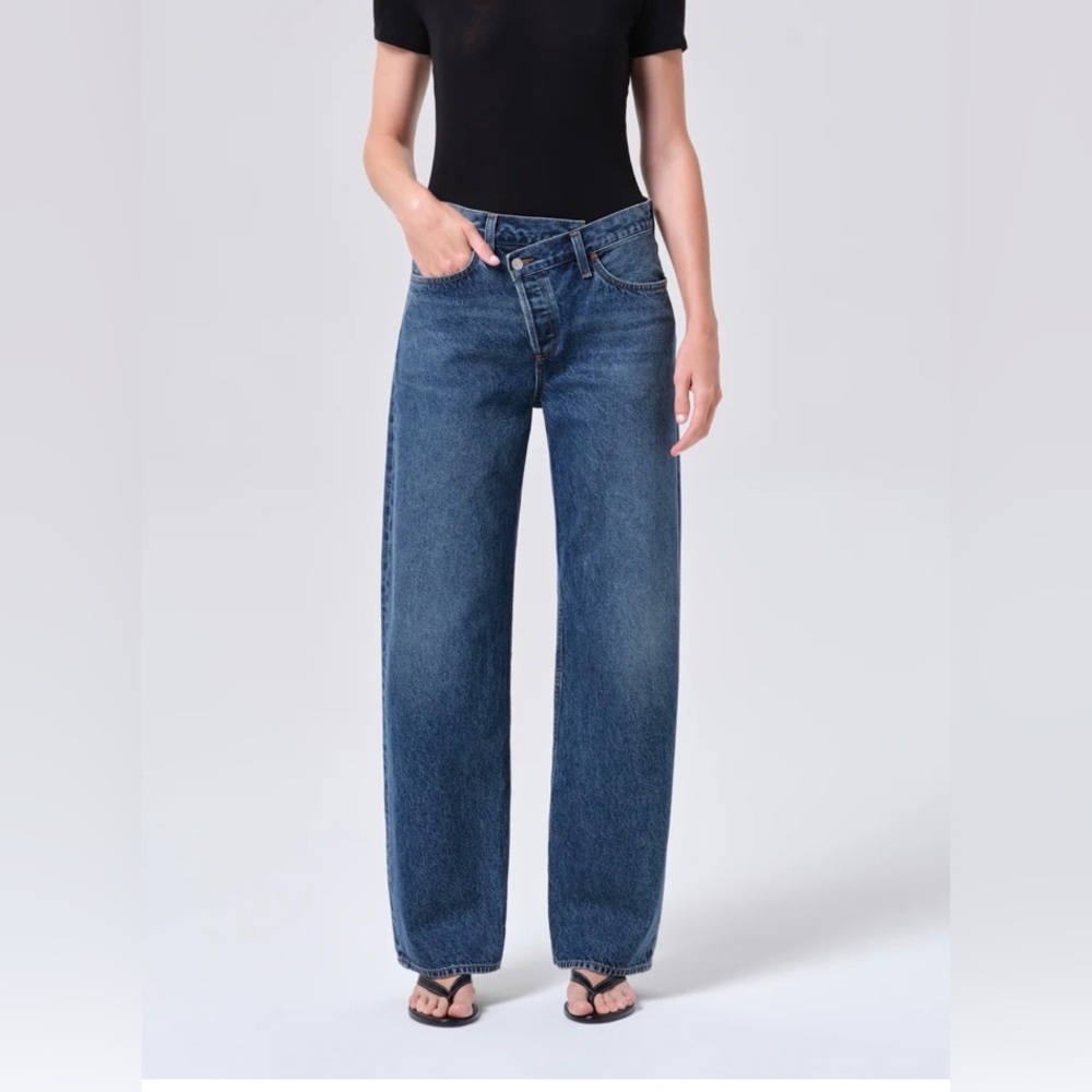NWT Agolde Brand, criss cross jeans in Form. Button fly, mid-rise. Size 33
